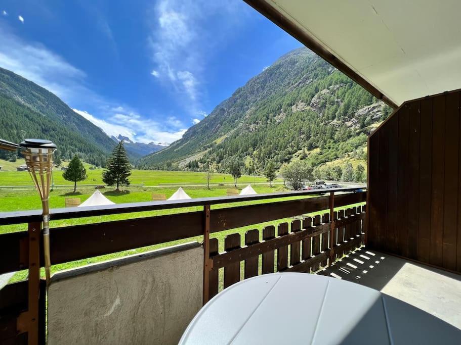 Pure Comfort! Entire Apartment With Abundant Space Near Zermatt With Parking! Täsch Dış mekan fotoğraf