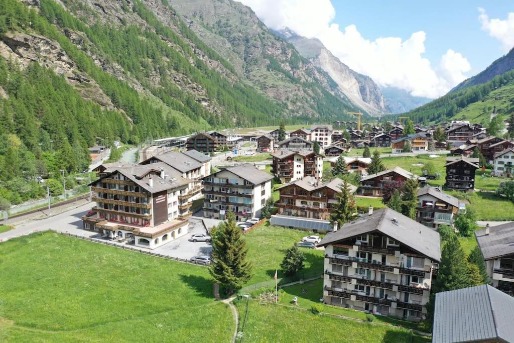 Pure Comfort! Entire Apartment With Abundant Space Near Zermatt With Parking! Täsch Dış mekan fotoğraf